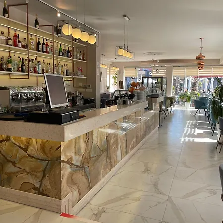 ホテル Bizant Boutique & Coffee Bar ドゥラス